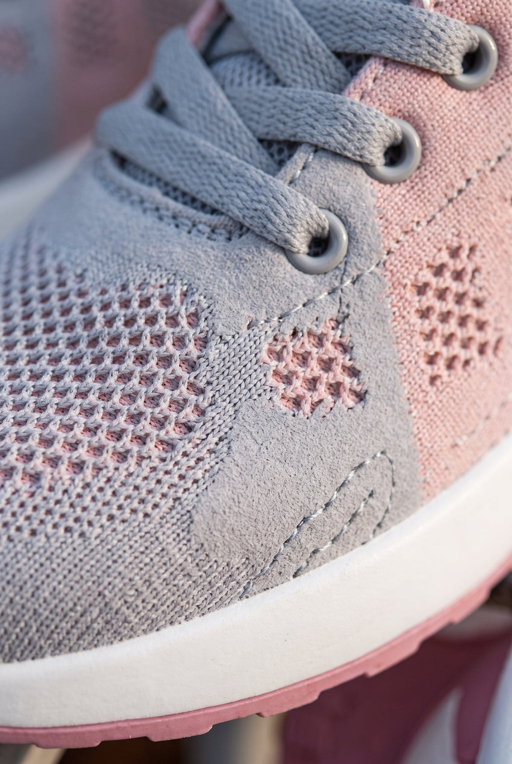 Women's Comfortable Running Shoes - detail closeup