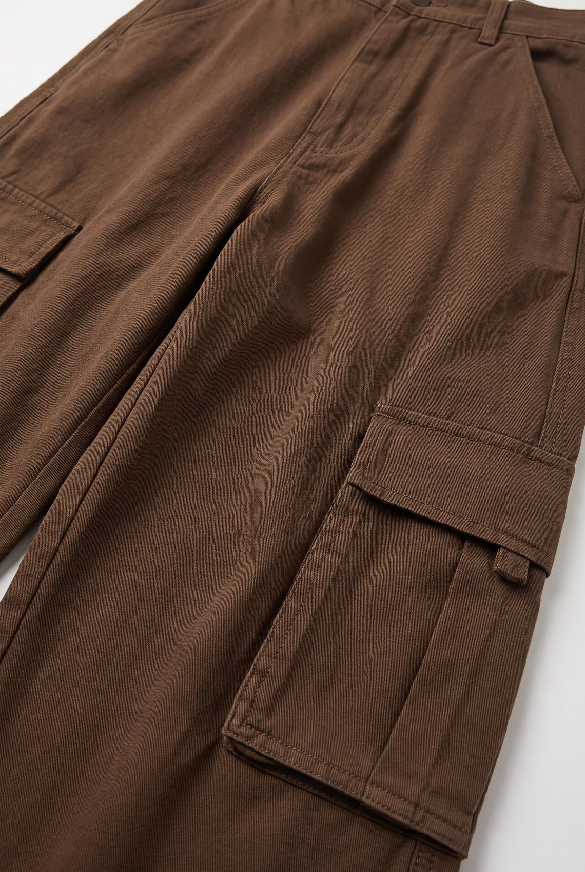 Women's Stylish Cargo Pants - detail closeup