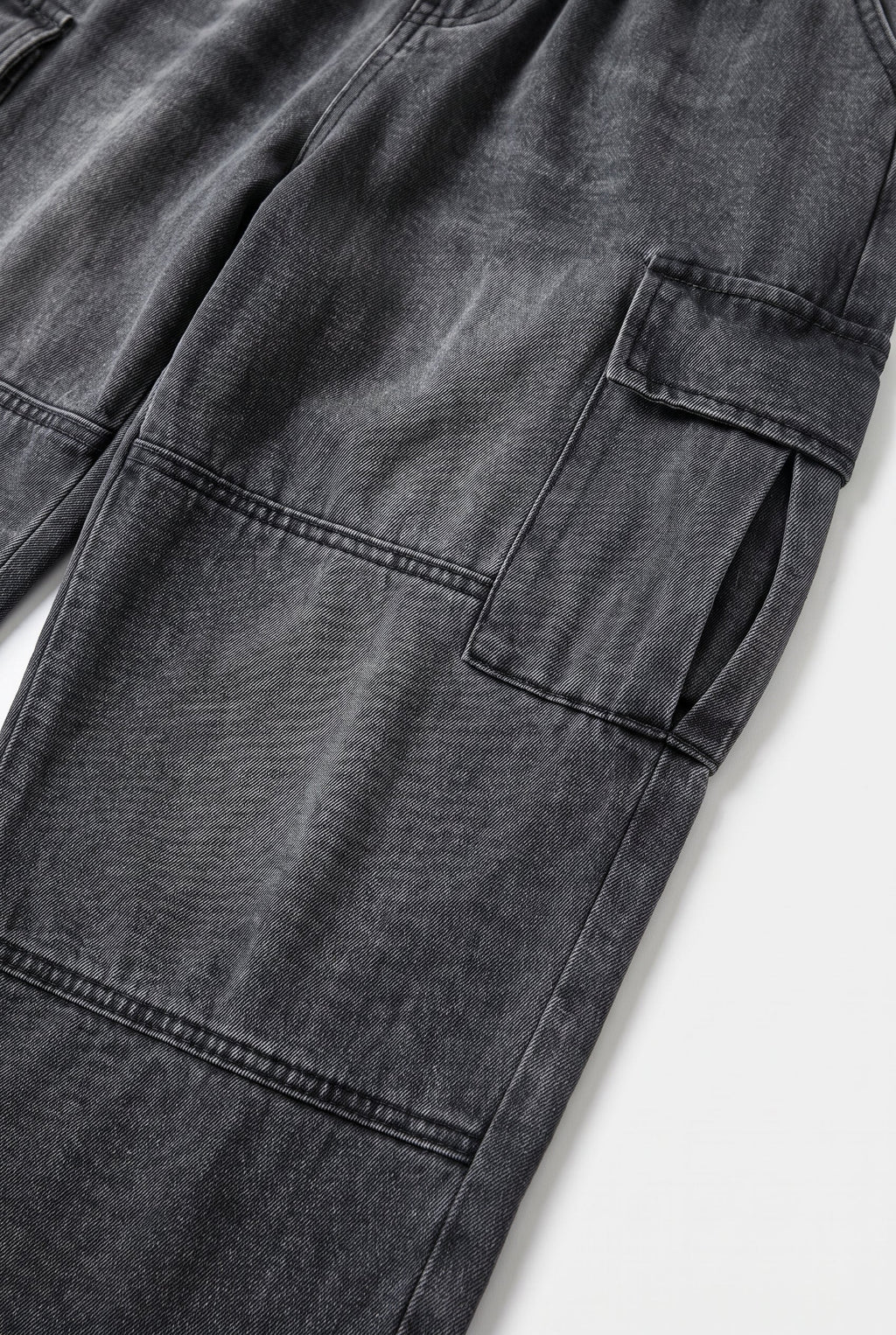 Men's Relaxed Cargo Jeans - detail closeup